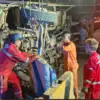 Dump Truk di Gerbang Tol Karawang Barat Menimpa Toyota Voxsy.