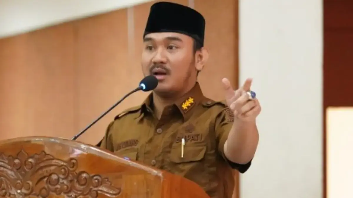 Bupati Ade Kunang