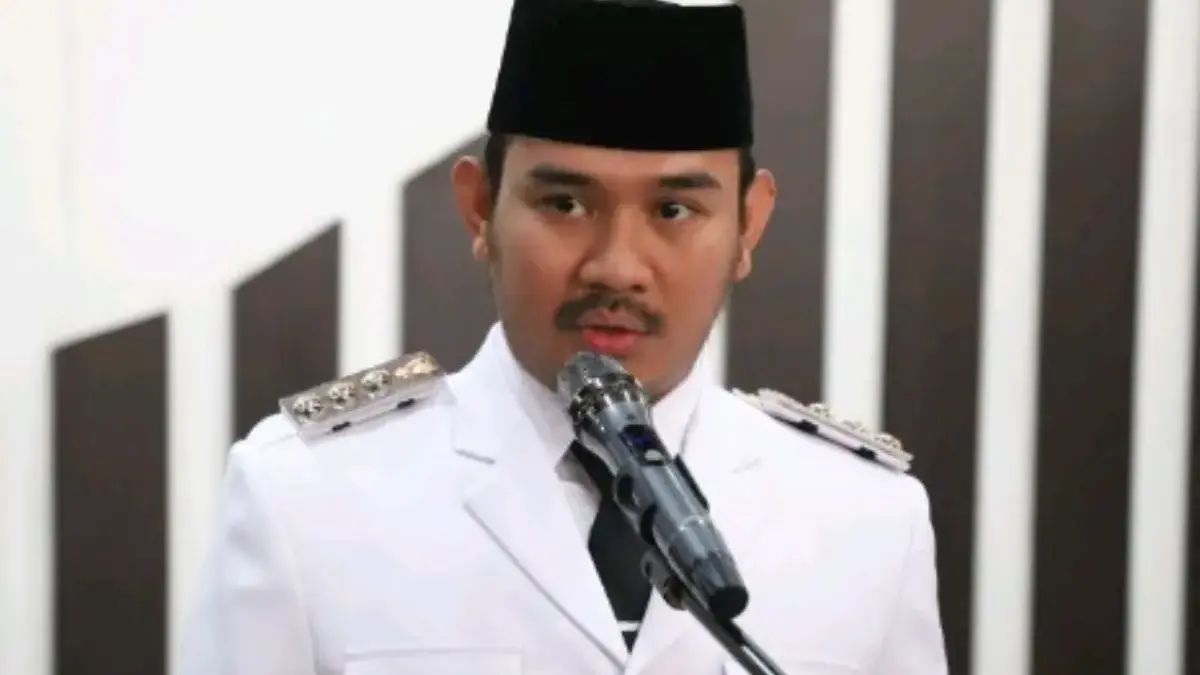 Bupati Ade Kunang