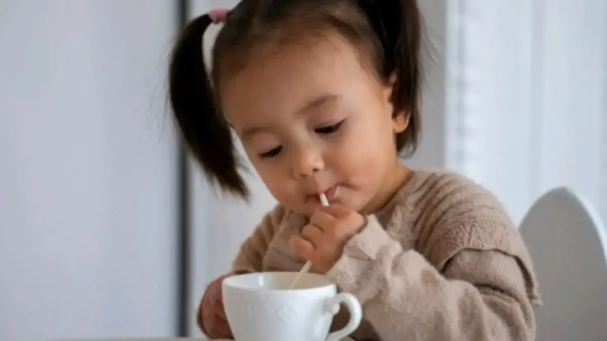 Balita minum kopi