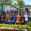 Aksi bakti sosial membersihkan Tugu Perbatasan Karawang-Subang