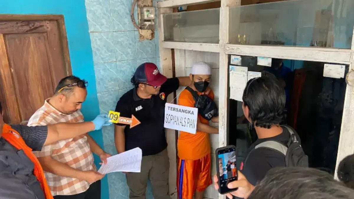 Rekonstruksi Pembunuhan Nenek di Karawang.