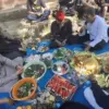 Tradisi tahunan sedekah bumi atau Babaritan.