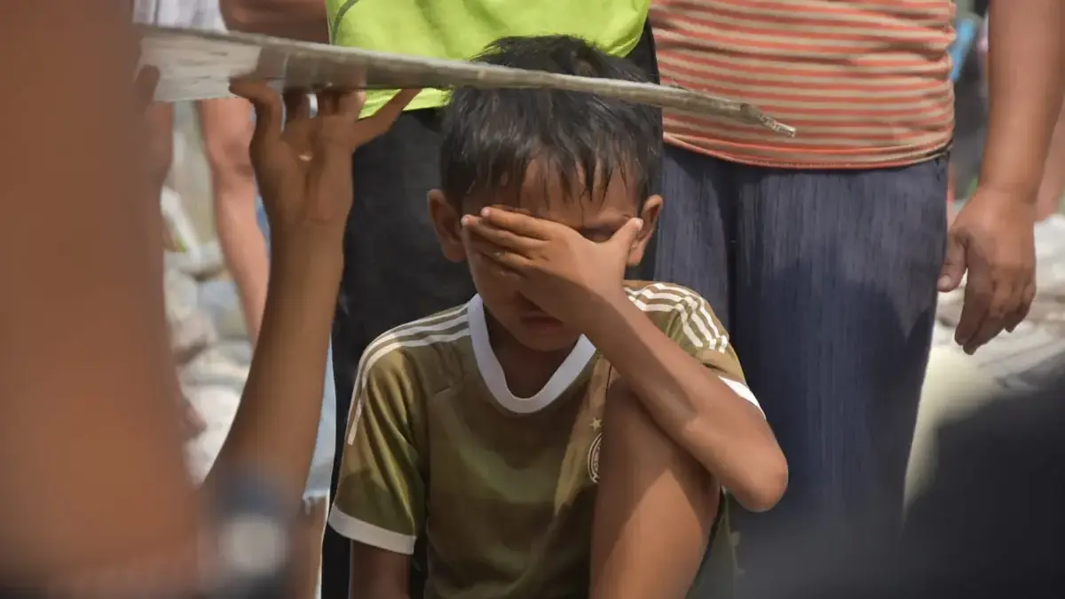 Anak di Bekasi menangis