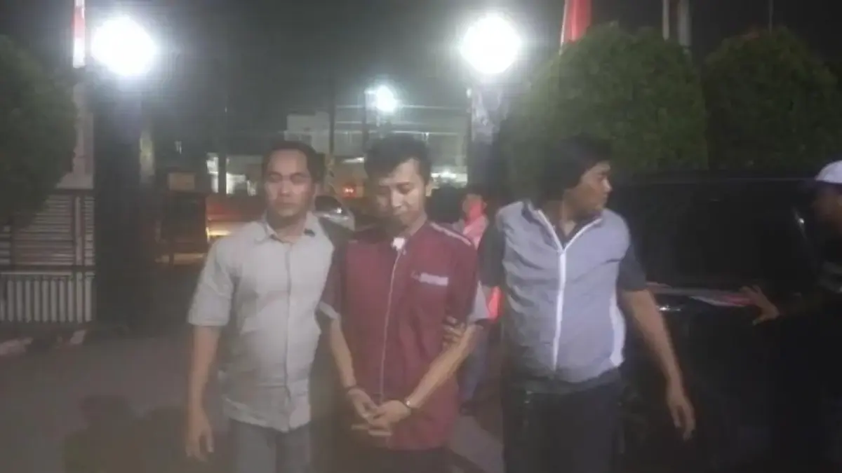 Pelaku calo kerja berinisial B di Cikarang ditangkap.