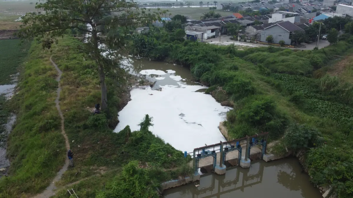 Dugaan Pencemaran Kali Cilemahabang oleh Limbah Industri.