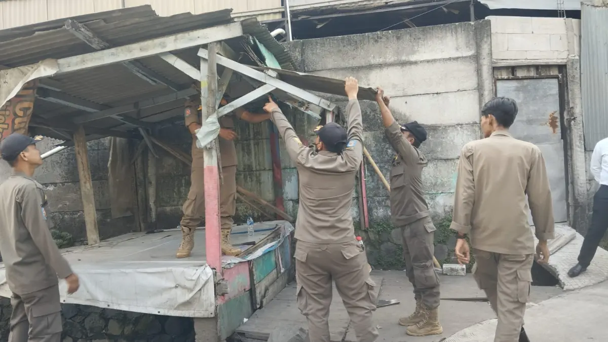 Bangli dan PKL di Ciksel Ditertibkan.