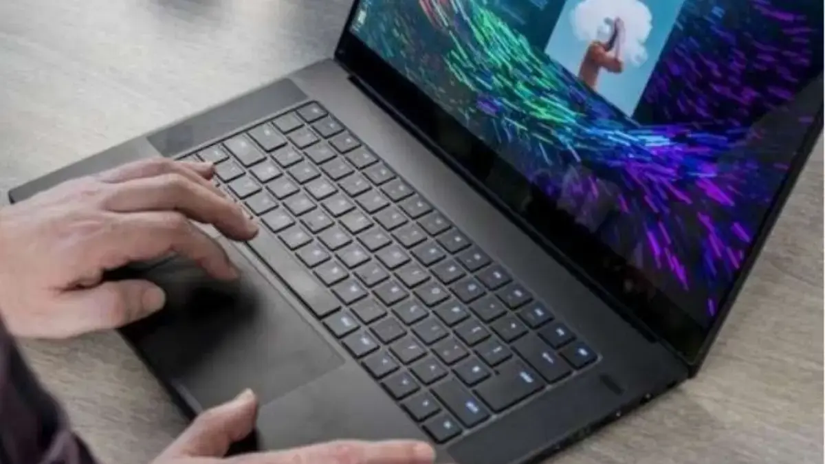 ilustrasi Laptop Khusus Desain Grafis.