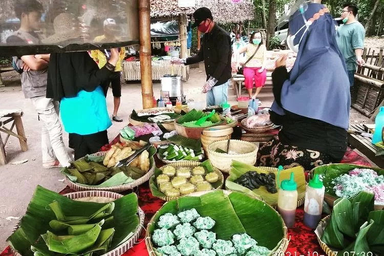 Jajanan tradisional khas Sunda.