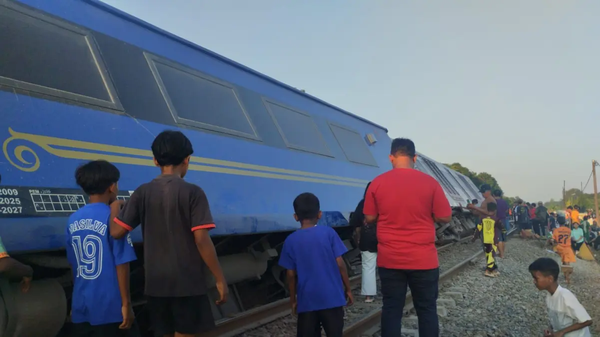 Kereta anjlok