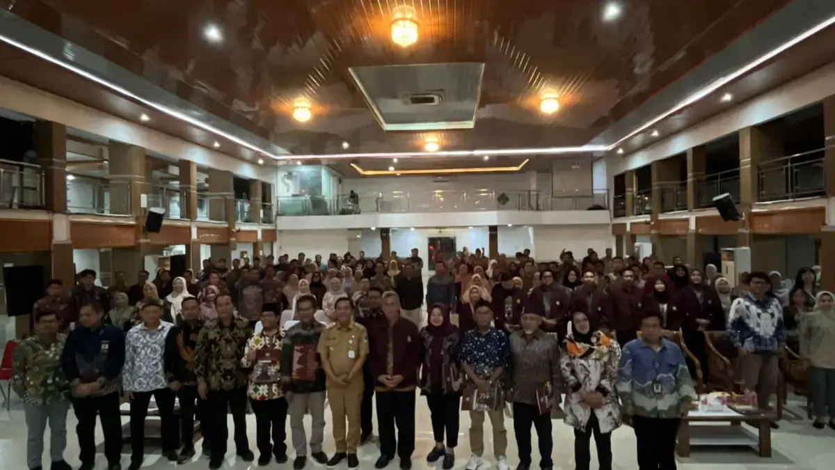 Bupati Aep kuliah lagi.