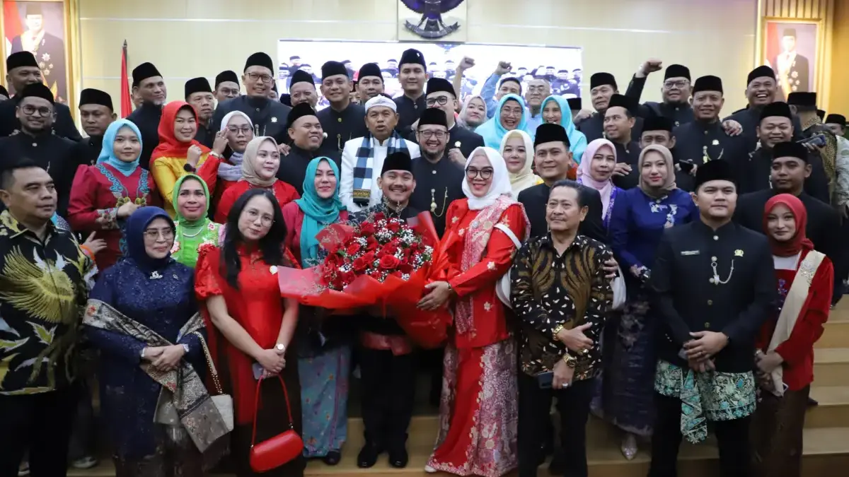 Bupati Ade kunang