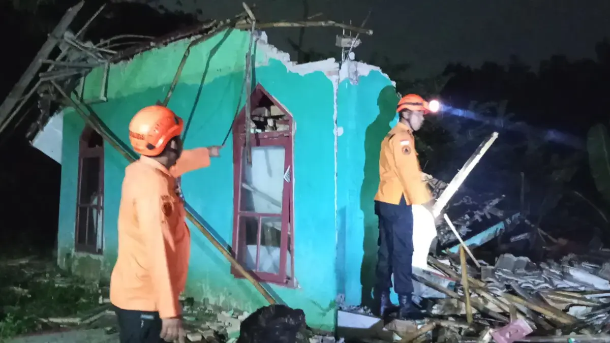 Musholla Roboh Imbas Gempa Bekasi.