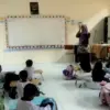Belajar Lesehan.