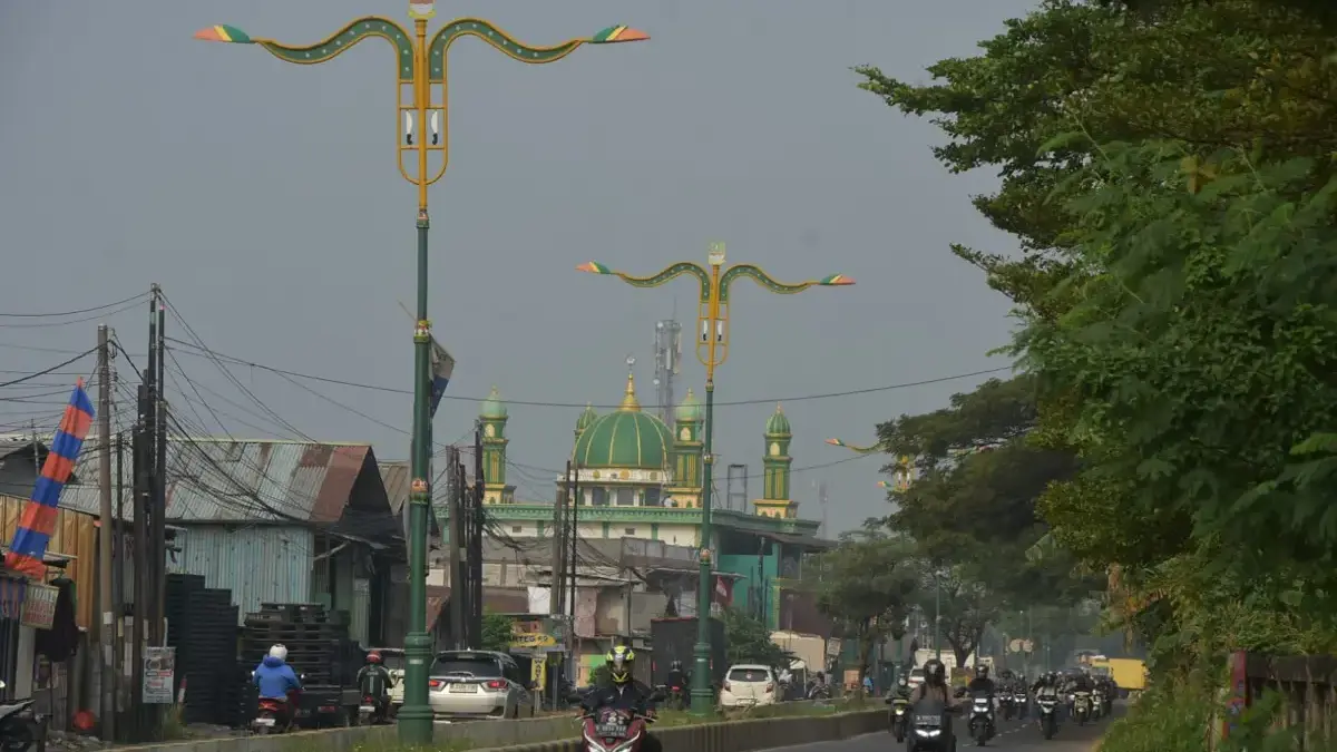 Lampu Penerangan Jalan Umum (PJU) di Bekasi Padam.