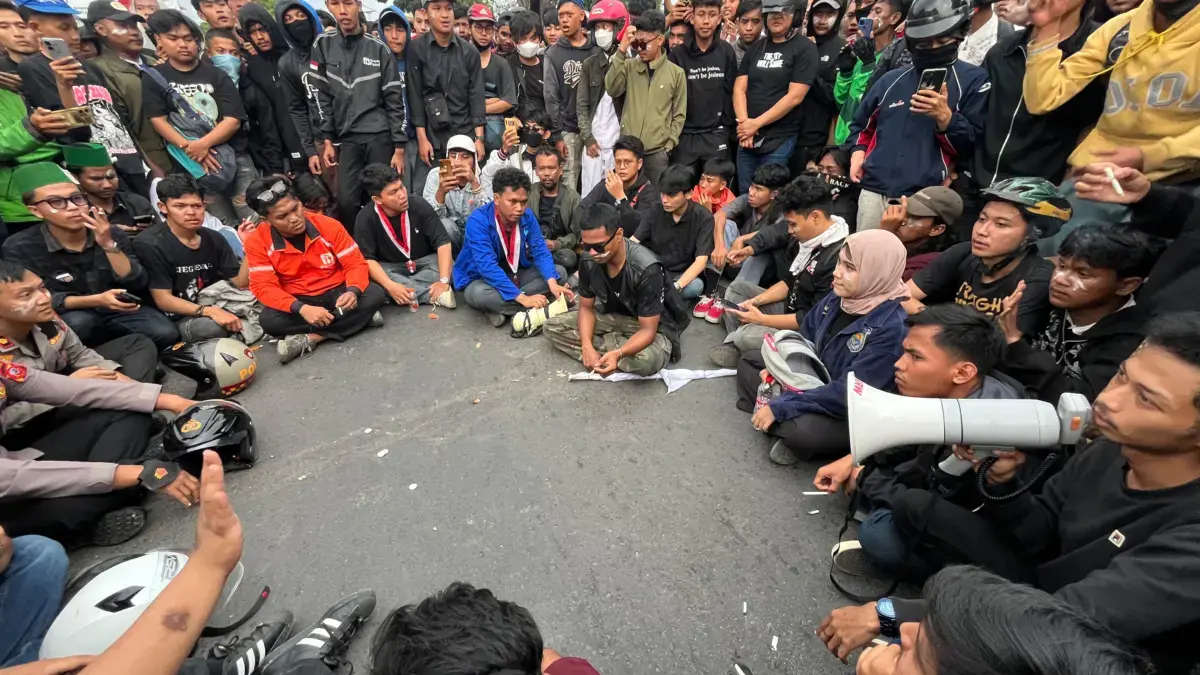 Mahasiswa Kecam Polisi
