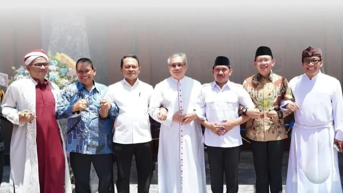 Bupati Bekasi Ade Kuswara Kunang dengan Tokoh Lintas Agama