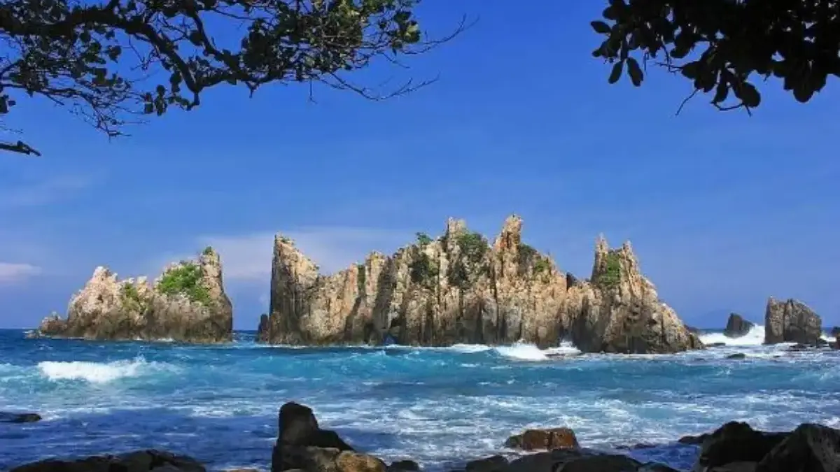 Wisata Gigi Hiu Tanggamus, Lampung.