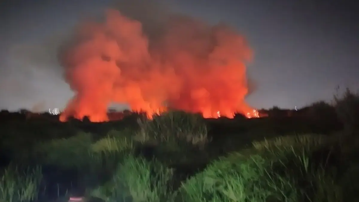 Kebakaran Hebat Landa Lahan Kosong di Tambun Utarai