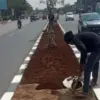 Dinas Lingkungan Hidup (DLH) Kabupaten Karawang melakukan penambahan sejumlah unsur organik di berbagai titik