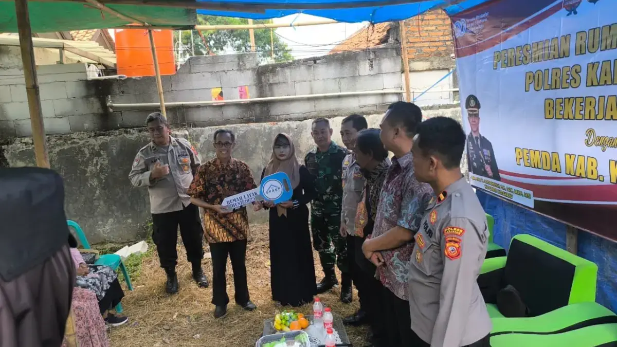Polres Karawang Bangun Rulahu Bagi Warga Kurang Mampu.