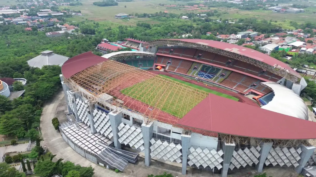 Renovasi Atap Stadion Wibawa Mukti Cikarang Timur.