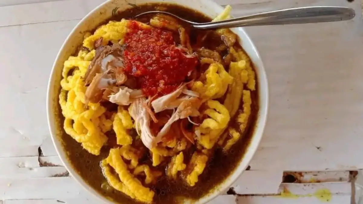 Bubur Cilamaya, Sarapan Ikonik dari Karawang dengan Taburan Kerupuk Mie Melimpah