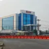 Bank BCA Karawang di depan Hotel Resinda