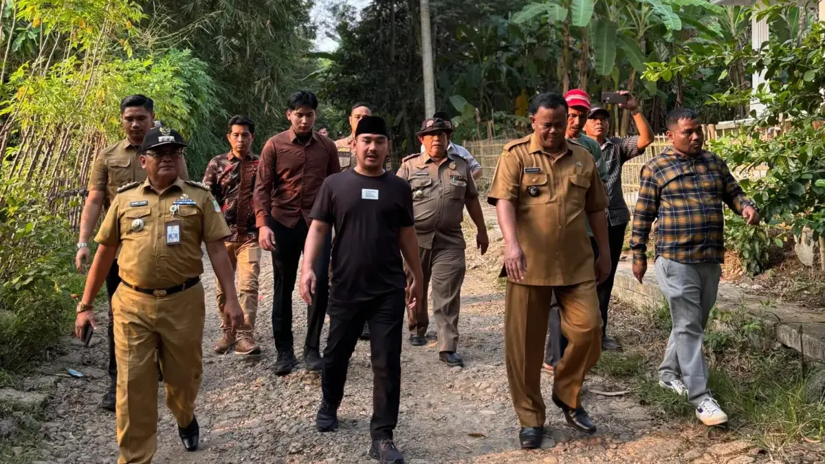 Bupati Ade kunang