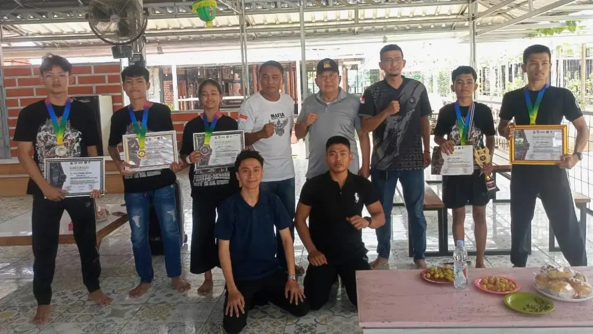 Jajaran pengurus dan atlet AKTI Kabupaten Karawang.