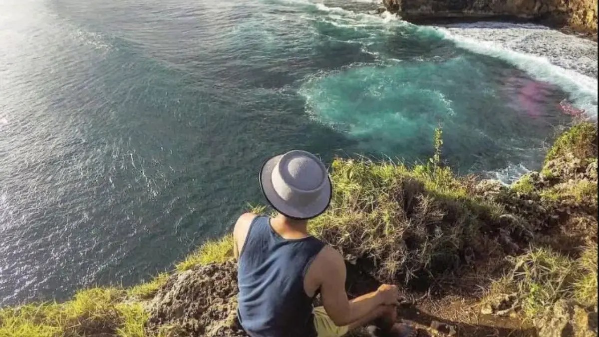 Destinasi wisata pantai yang jauh dari keramaian.