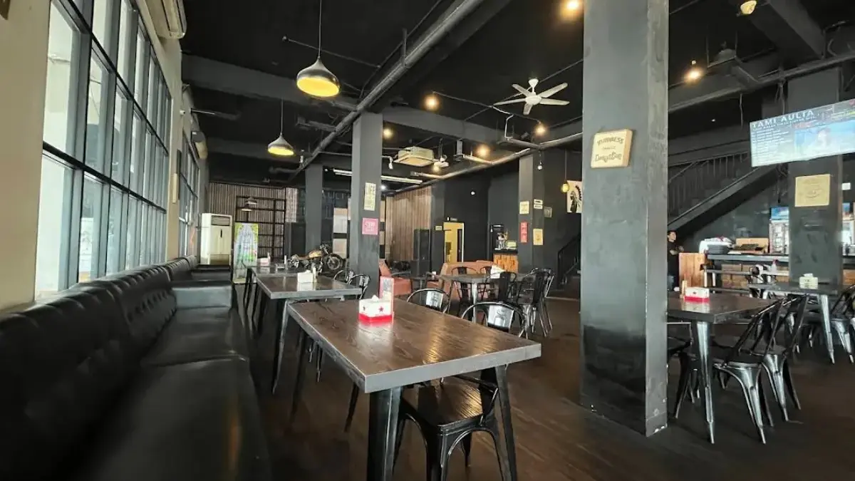 Lawang Cafe Resto Galuh Mas Karawang