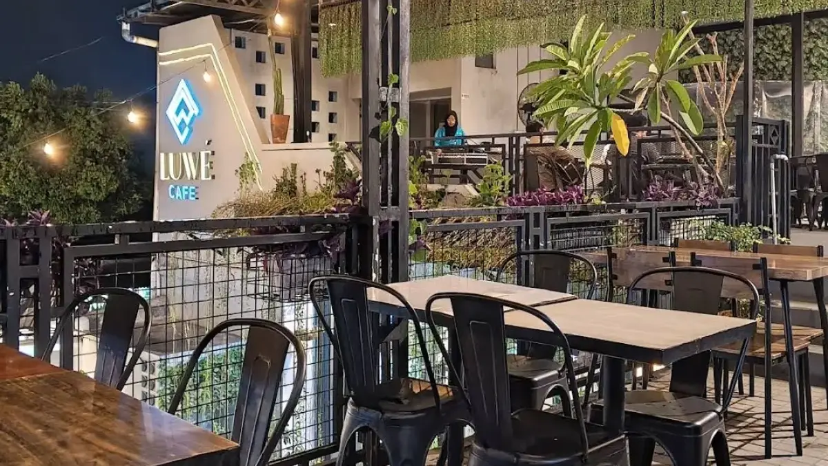 Luwe Cafe Galuh Mas Karawang