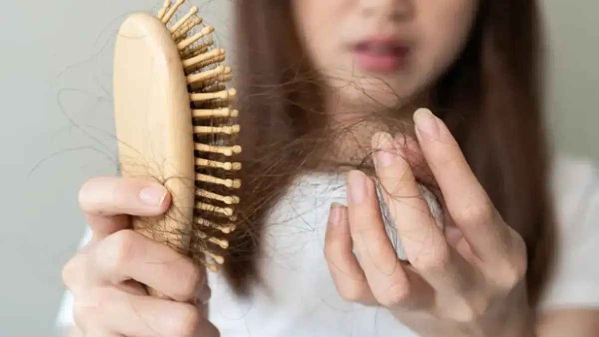 Ilustrasi Rambut Rontok.