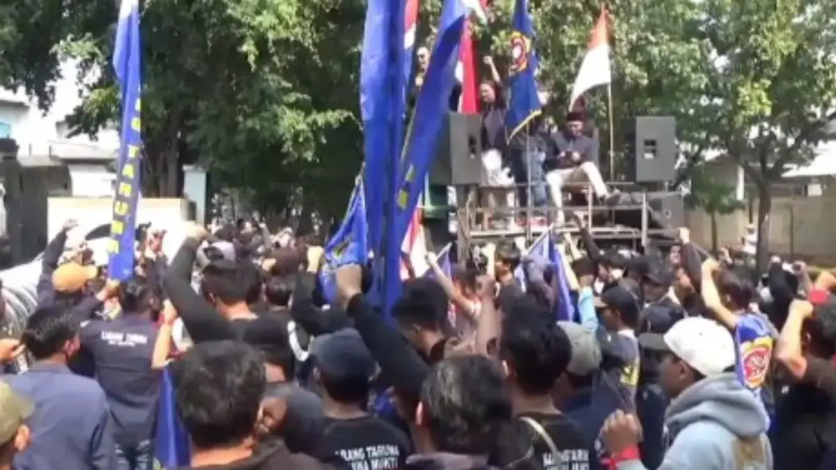 Demo karang taruna