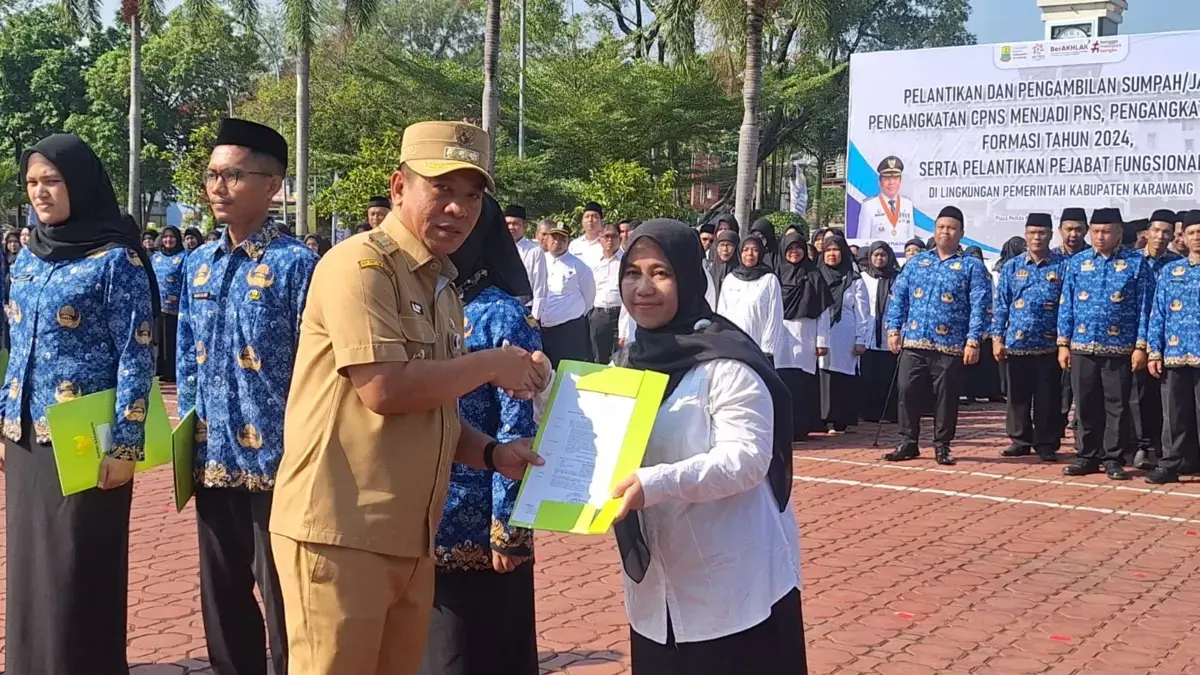 Melantik ASN dan Pejabat Fungsional.