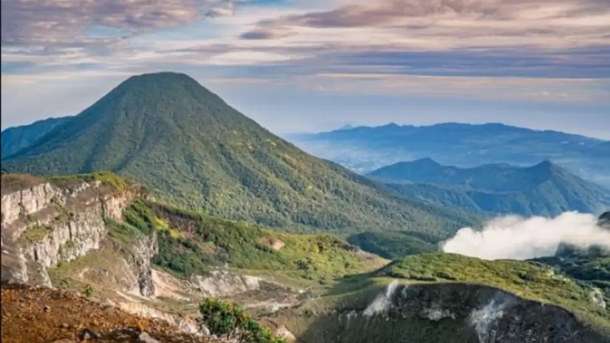Ilustrasi Gunung Gede.