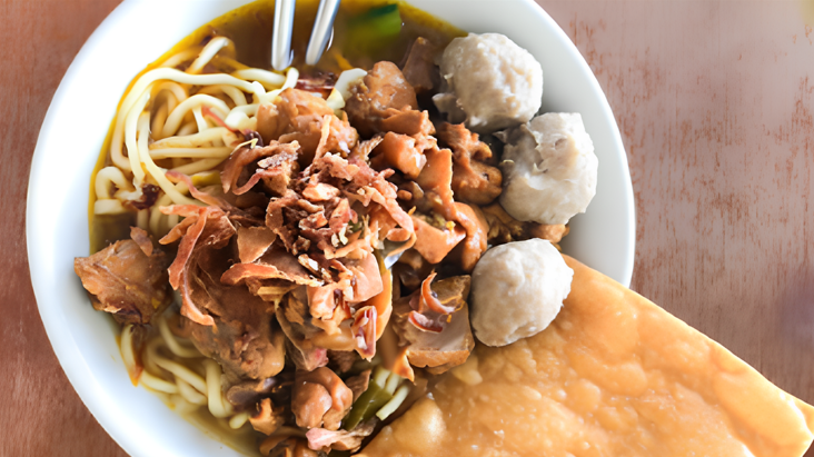 Perbedaan Mie Ayam dan Bakmi Ayam, Mana yang Lebih Enak?