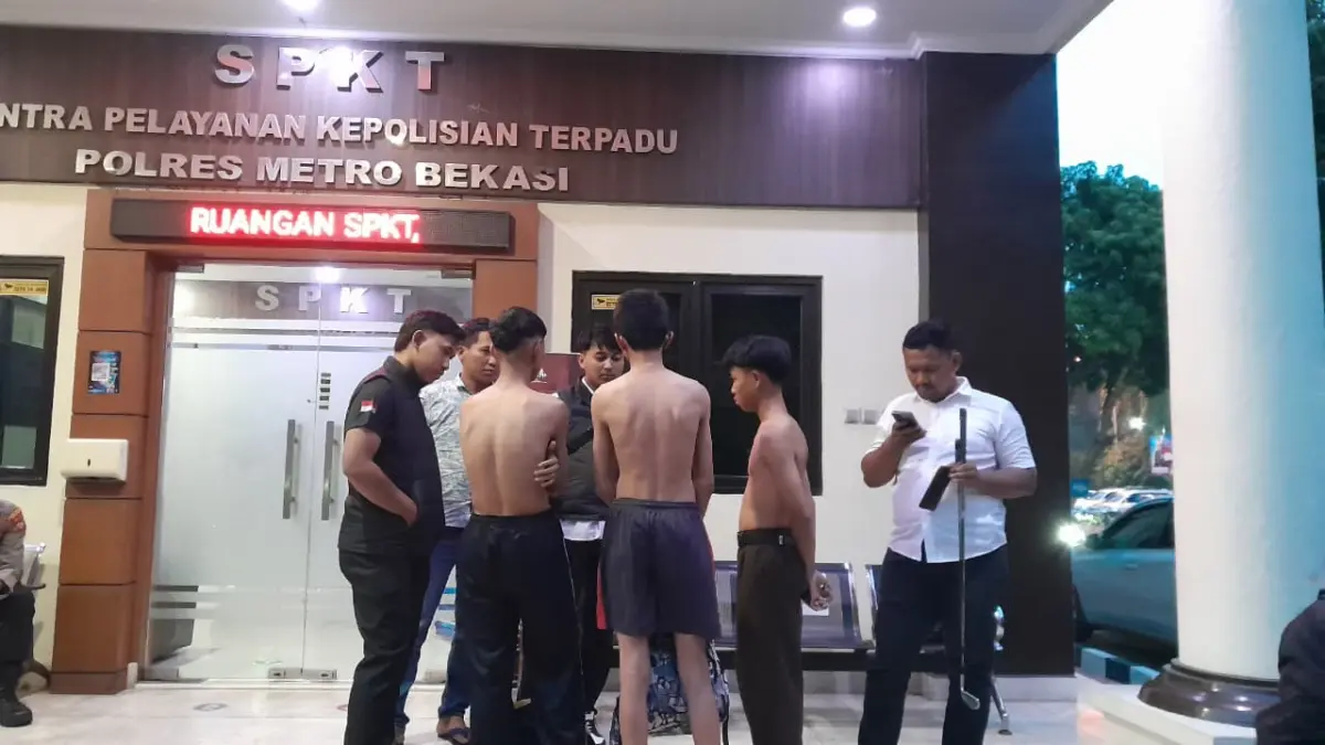 Anak-anak Siapa Ini? 3 Pelajar SMP Diangkut Polisi di Jababeka Kedapatan Bawa Sajam Usai Tawuran 3 Pelajar SMP Diangkut Polisi di Jababeka