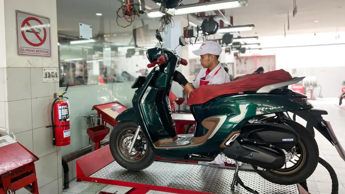 SEMANGAT: Generasi Muda Rawat Motor di Momen Sumpah Pemuda Rawat muda