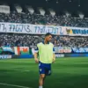 Thom Haye Duduk di Bangku Cadangan