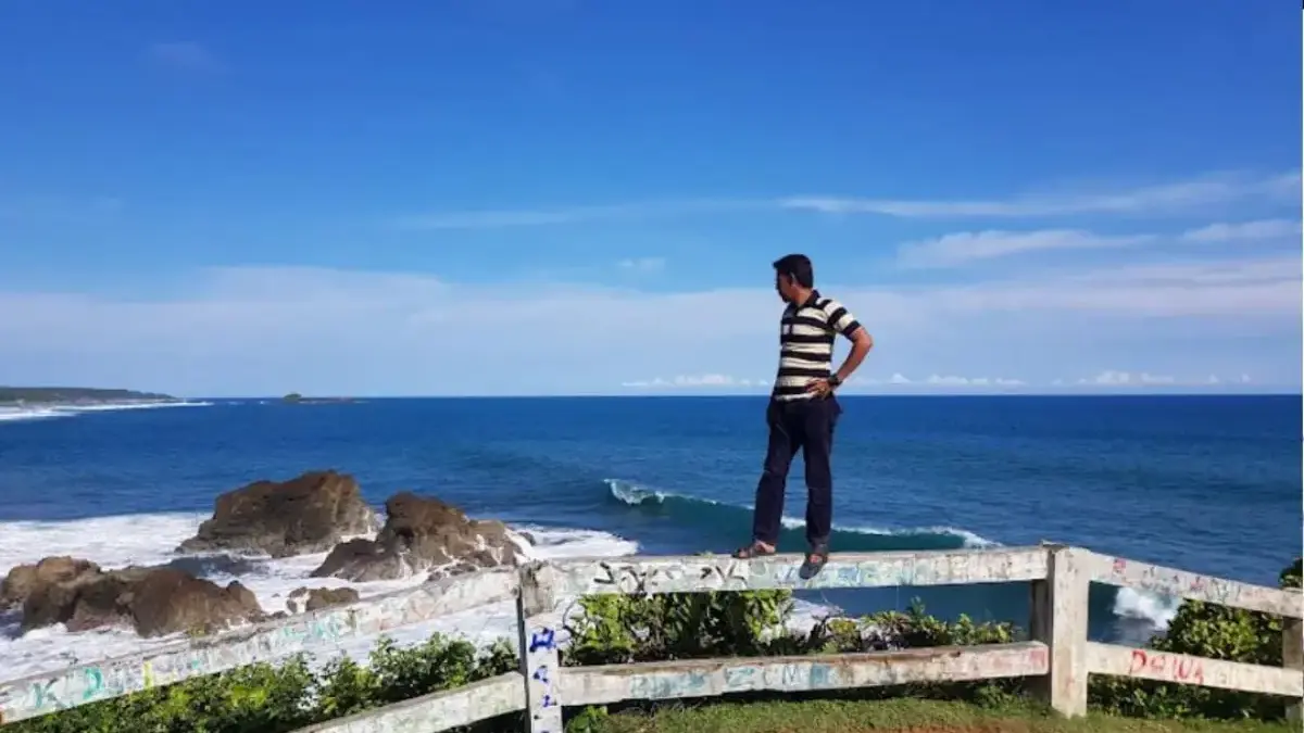 Pantai Karang Tawulan Tasikmalaya