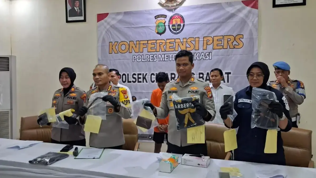 GOKIL!! Rebutan Sheyla, Tukang Cukur di Bekasi Tewas Ditikam Teman Sejawat Pelaku Penikaman Ditangkap.