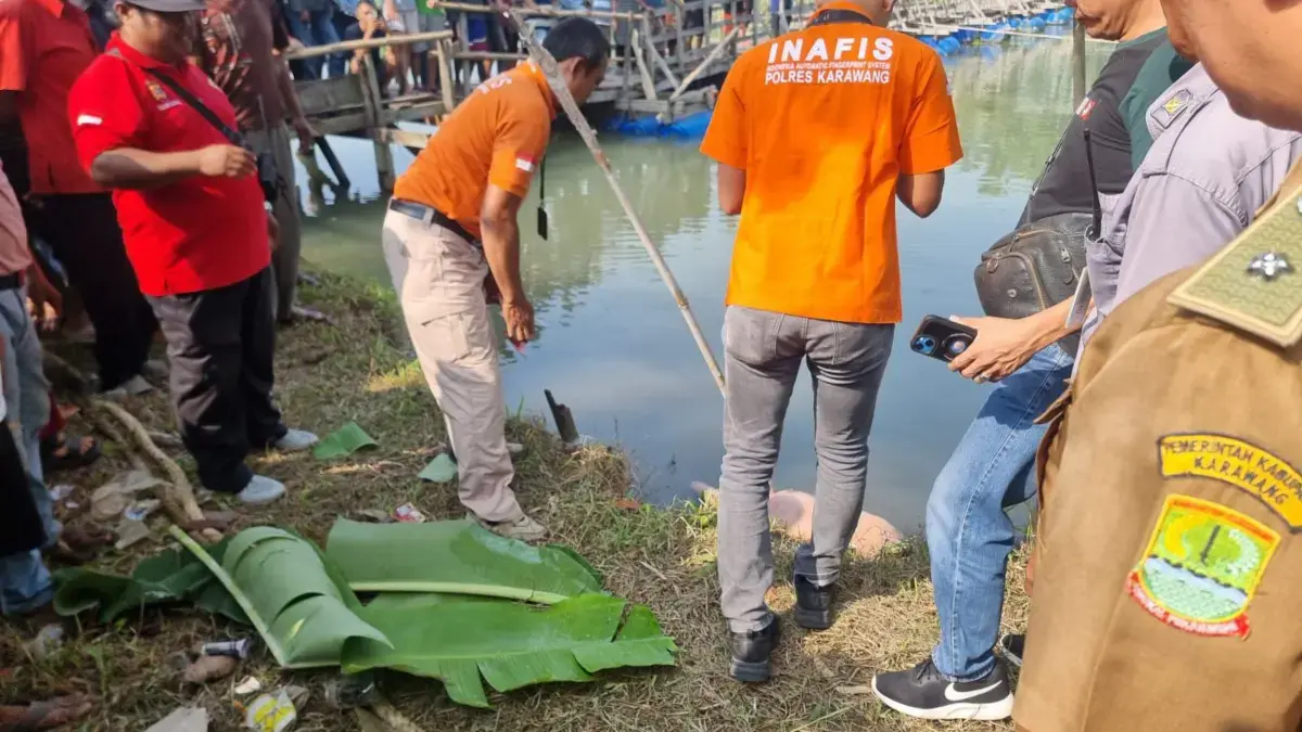 Polisi olah TKP Penemuan Mayat Wanita di Sungai Citarum.