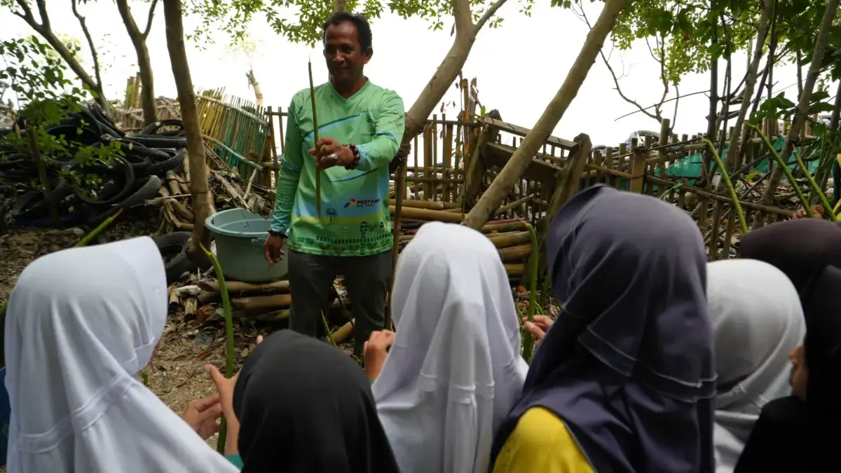 Mitigasi dan Adaptasi terhadap Perubahan Iklim di Desa Sukajaya Karawang l.