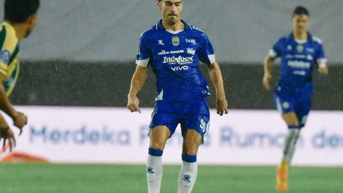Penyerang Persib Bandung Andrew Jung
