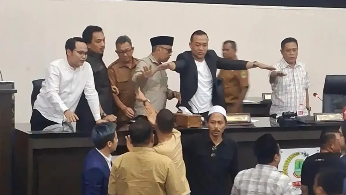 Kadinkes emosi di Rapat Dengar Pendapat.
