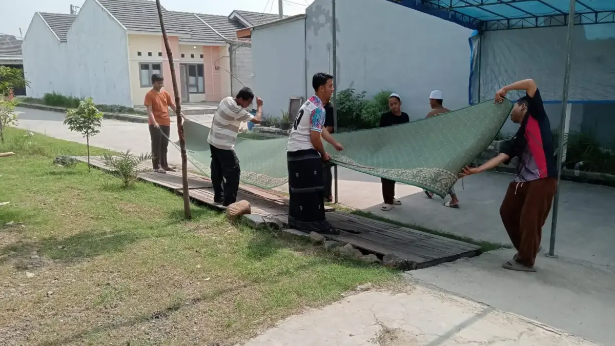 Bakti Sosial Santri Warnai Peringatan Hari Santri di Bekasi
