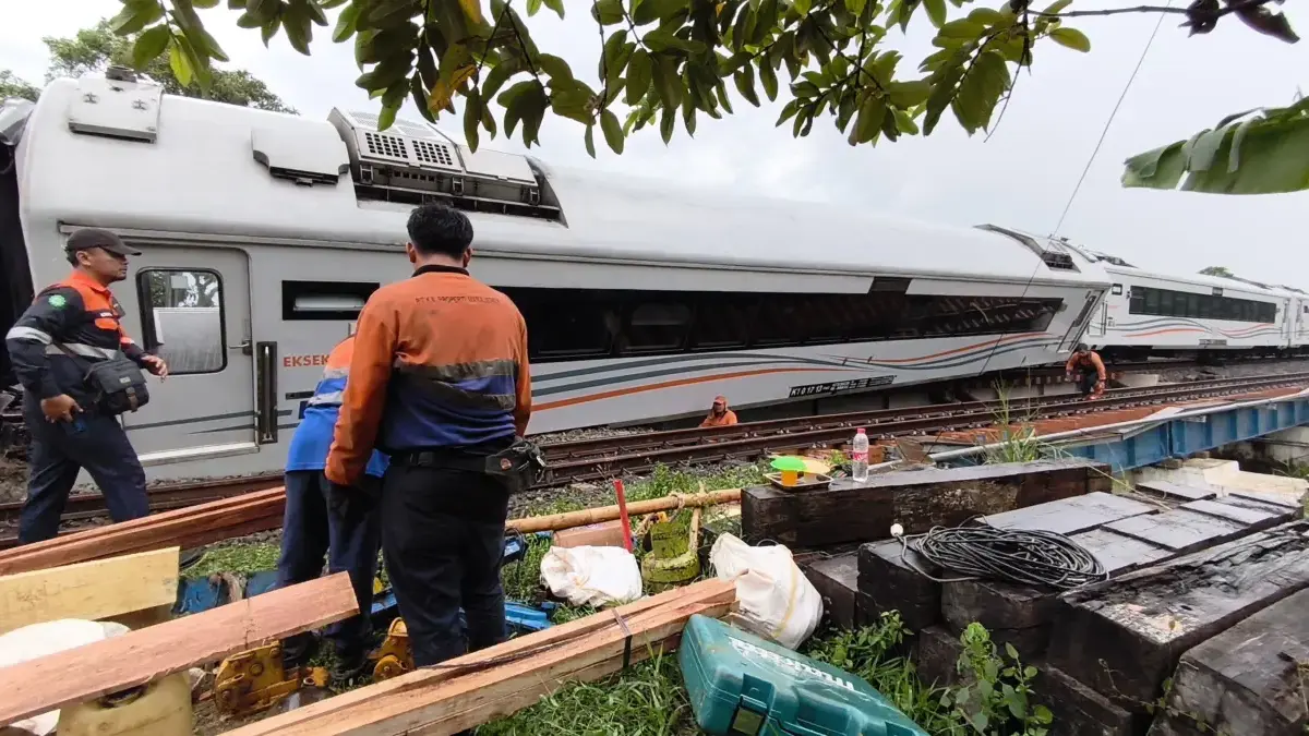 Cerita Penumpang Saat Kereta Api 58F Anjlok di Bekasi: Sempat Bunyi Rem Mendadak, Ternyata Anjlok Kereta Api 58F Anjlok di Bekasi.
