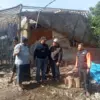 Rumah ambruk.